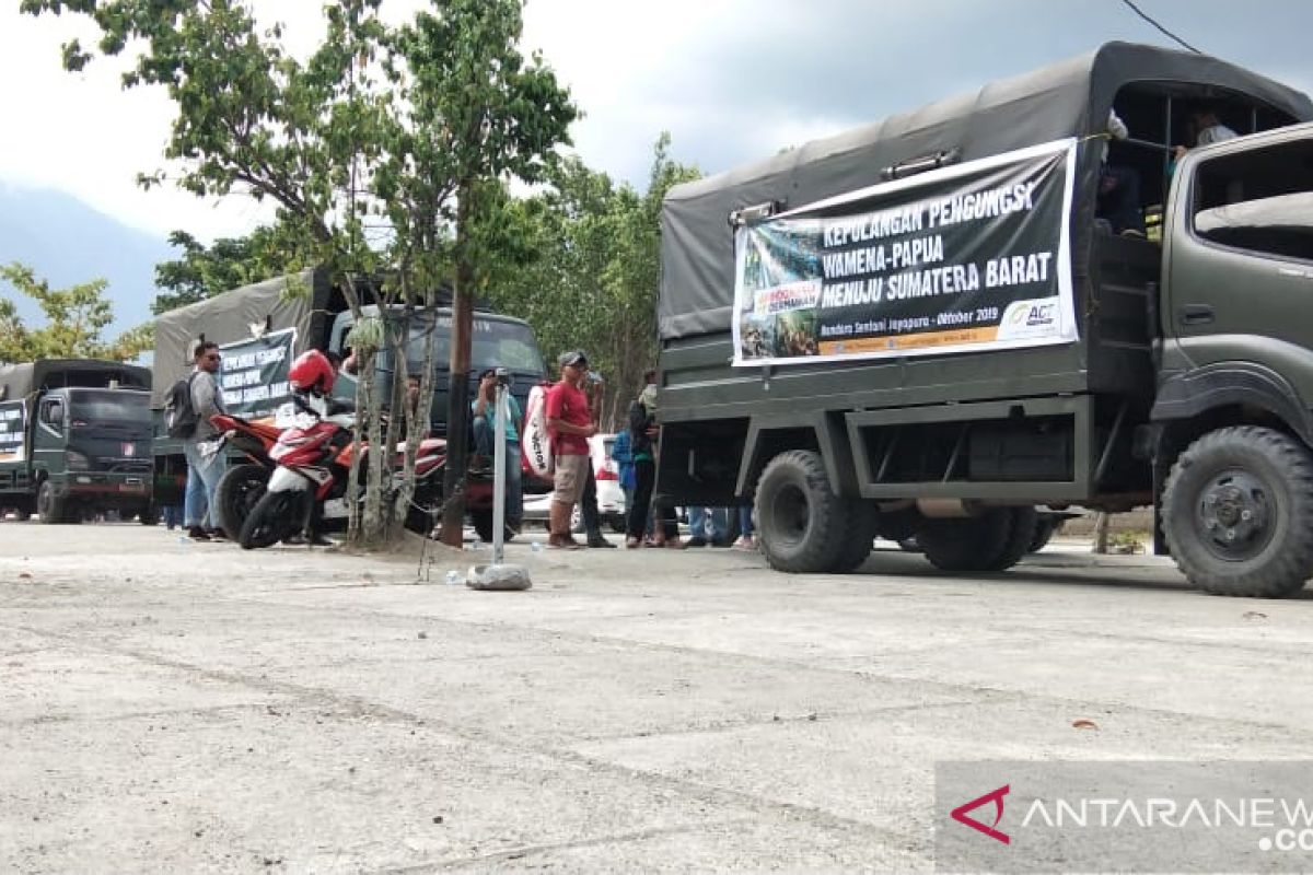 134 warga Sumbar tiba di BIM Kamis malam dari Papua