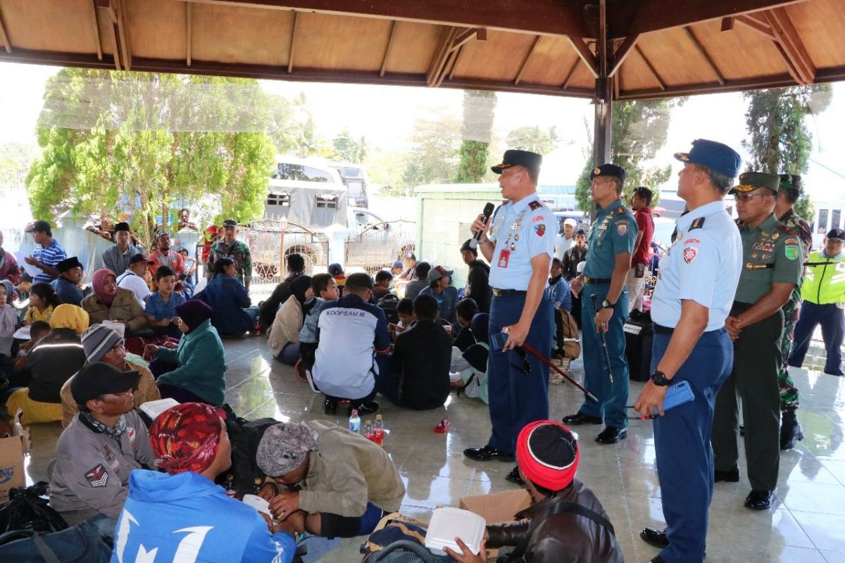 158 pengungsi korban kerusuhan Wamena tiba di Lanud Manuhua Biak