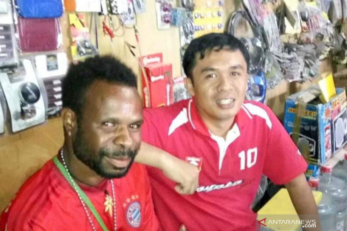 Kisah Rudi Kormas selamat dari rusuh Papua berkat Handy Talky, malam ronda siang cari saudara