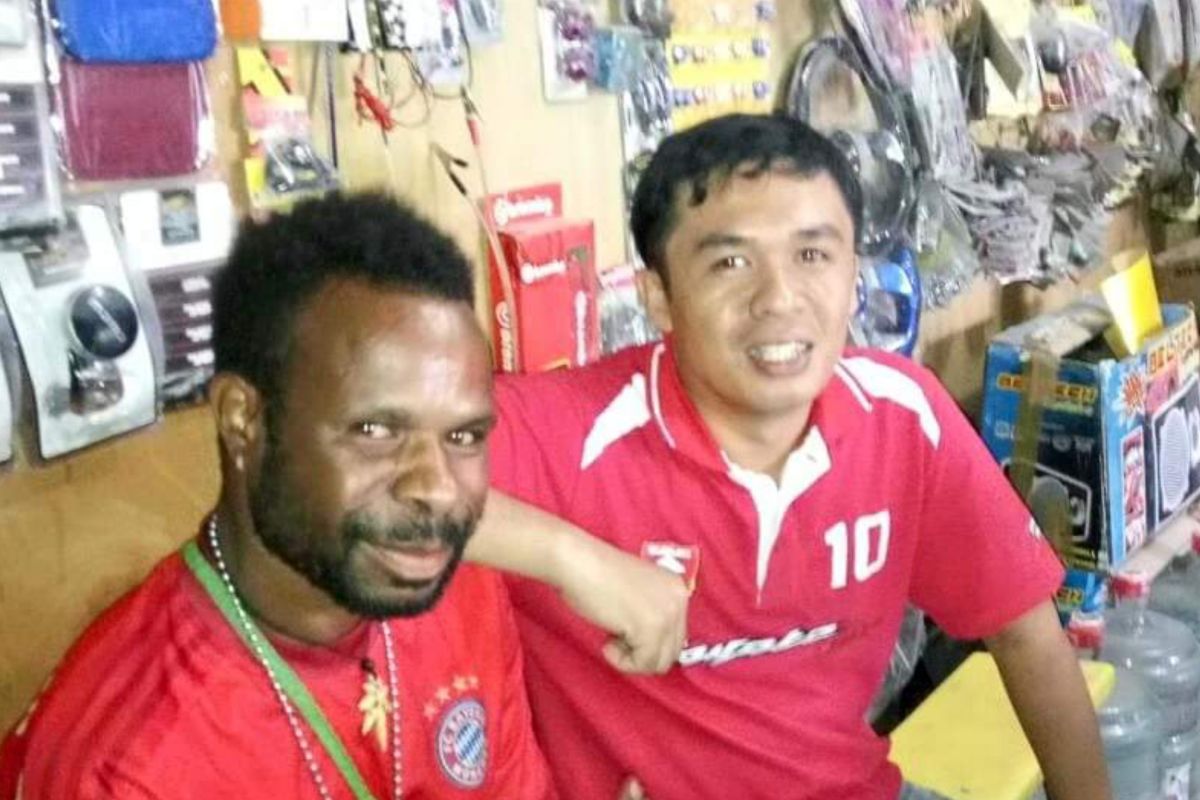 Rudi Kormas  selamat dari rusuh Papua berkat handy talky