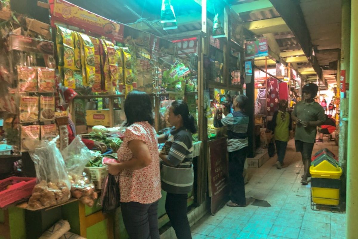 Pedagang kerja bakti membersihkan pasar meriahkan HUT Kota Yogyakarta