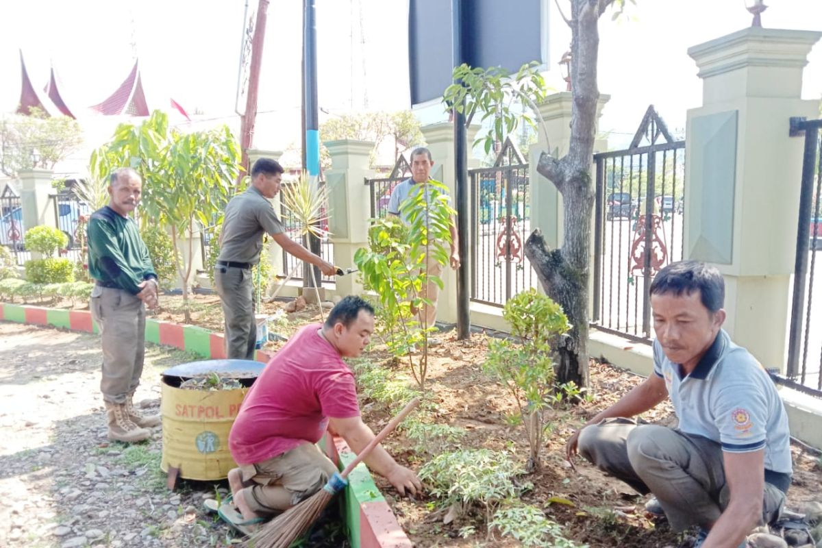 Seribuan ASN Pesisir Selatan goro bersihkan fasilitas umum