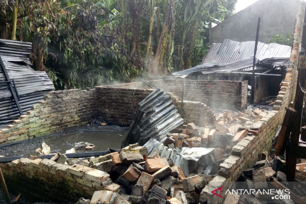 Kebakaran di Medan Helvetia, 7 rumah ludes terbakar