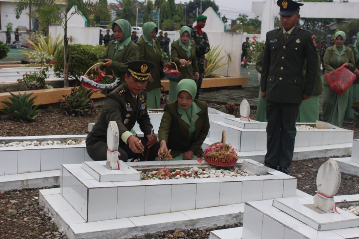 Dandim 1008/Tanjung pimpin ziarah Ke Taman Makam Pahlawan