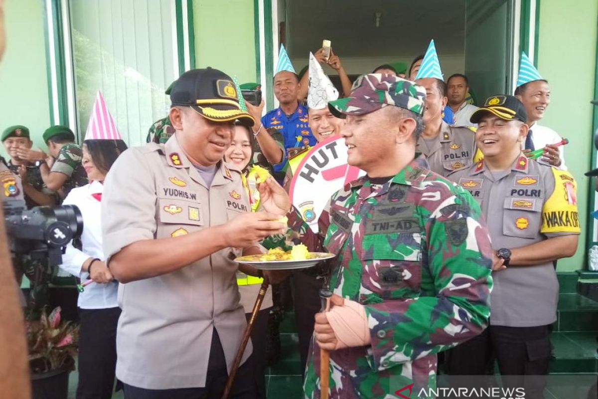 Kodim 0414 Belitung dapat kejutan dari Polres Belitung di HUT TNI Ke-74