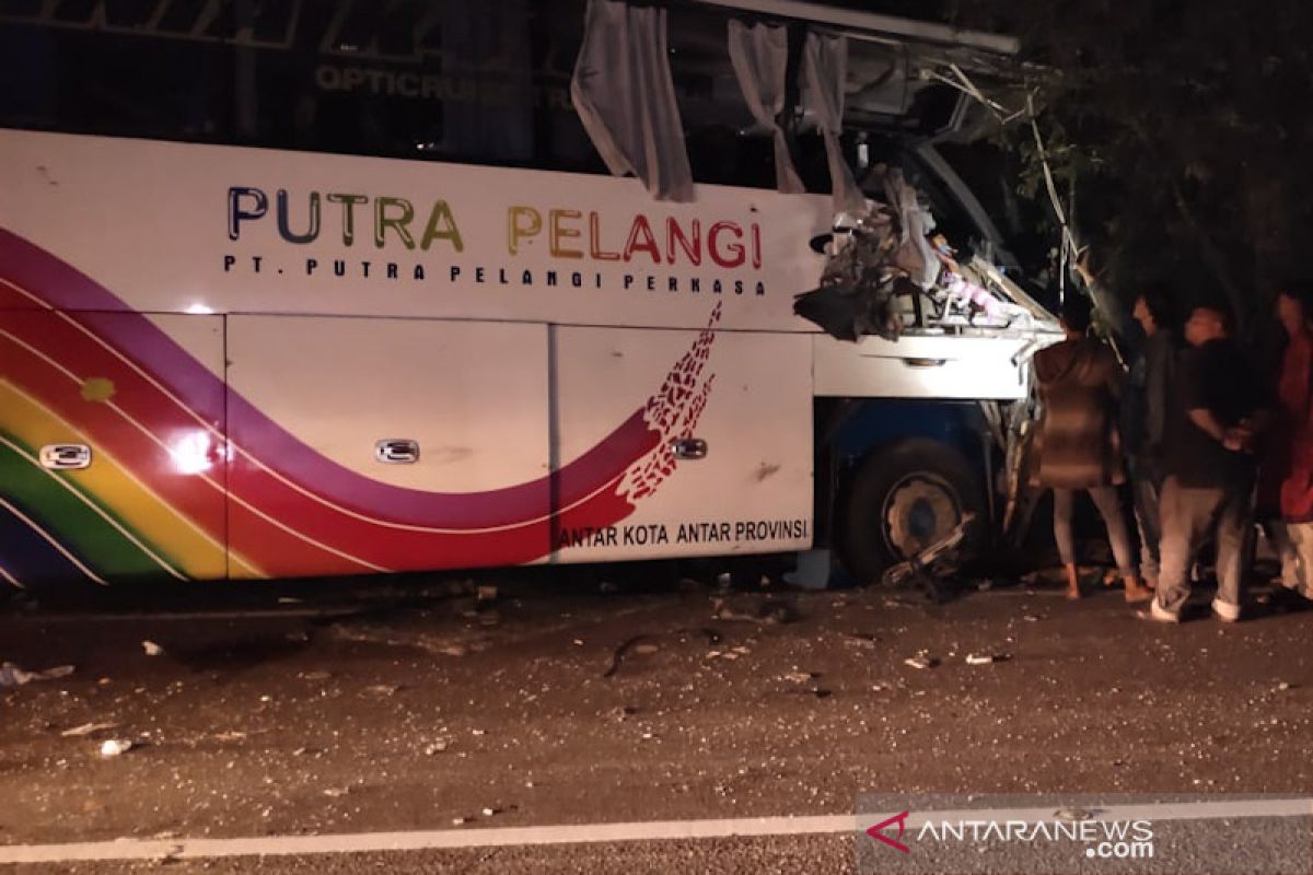 Dua bus tabrakan di Aceh Timur