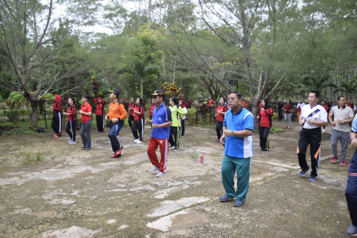 Bupati Sekadau senam sehat bersama di Taman Kehati