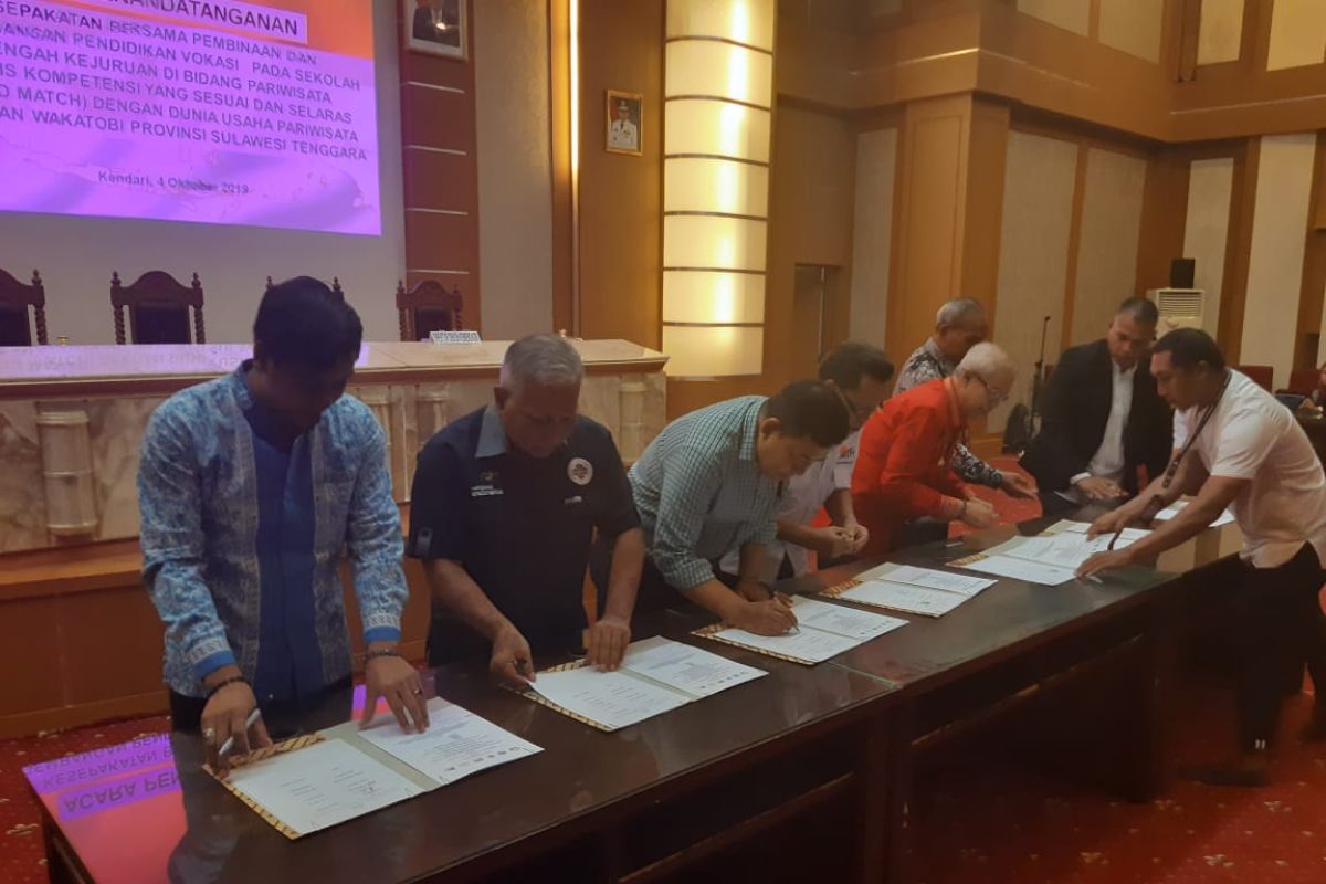 Sultra-Kemendagri Teken MoU Pengembangan Pendidikan Vokasi Pariwisata