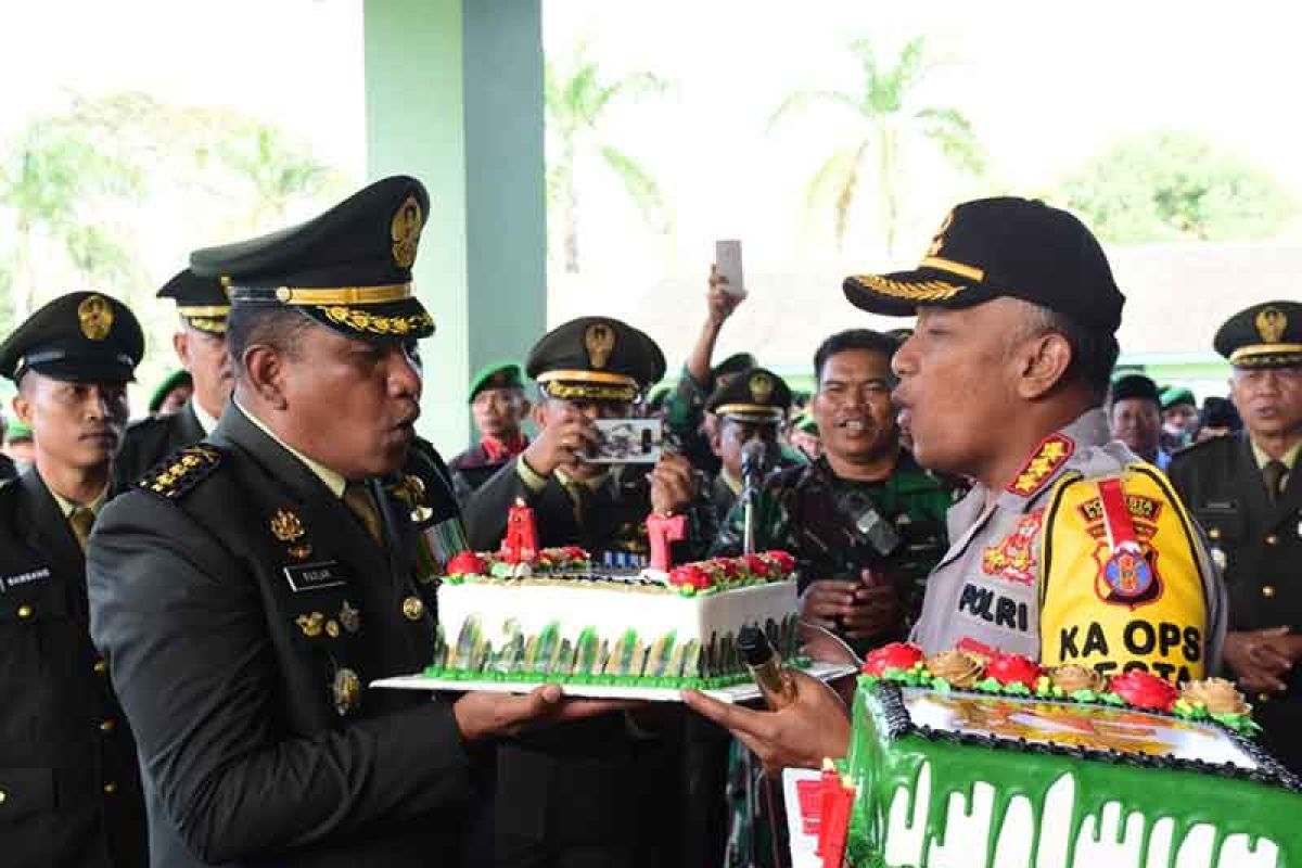 Kapolres Samarinda Beri Kejutan Pada HUT TNI