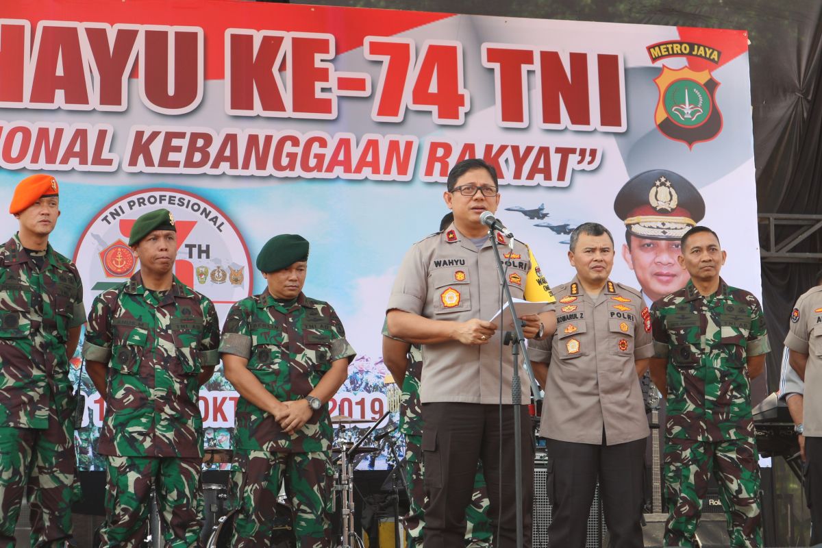 Polda Metro Jaya gelar upacara HUT Ke-74 TNI di Gedung DPR/MPR RI