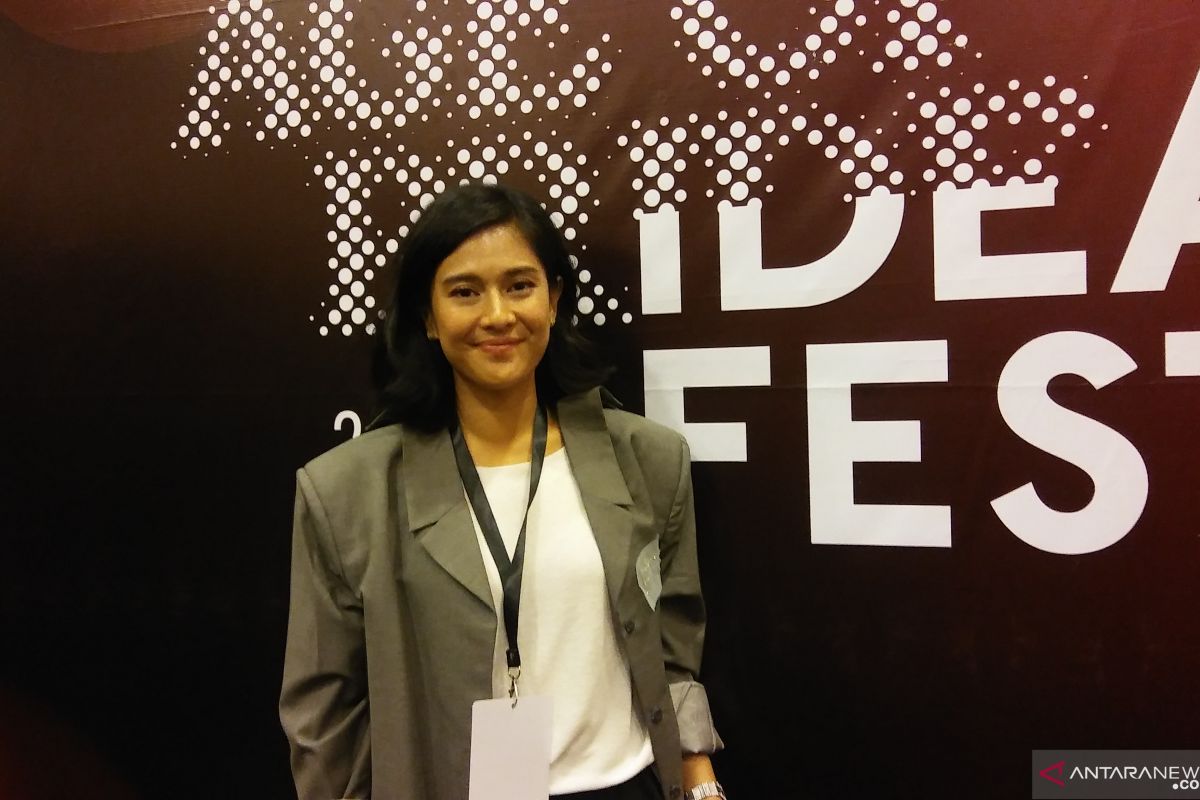 Dian Sastrowardoyo produser di film "Guru Guru Gokil"