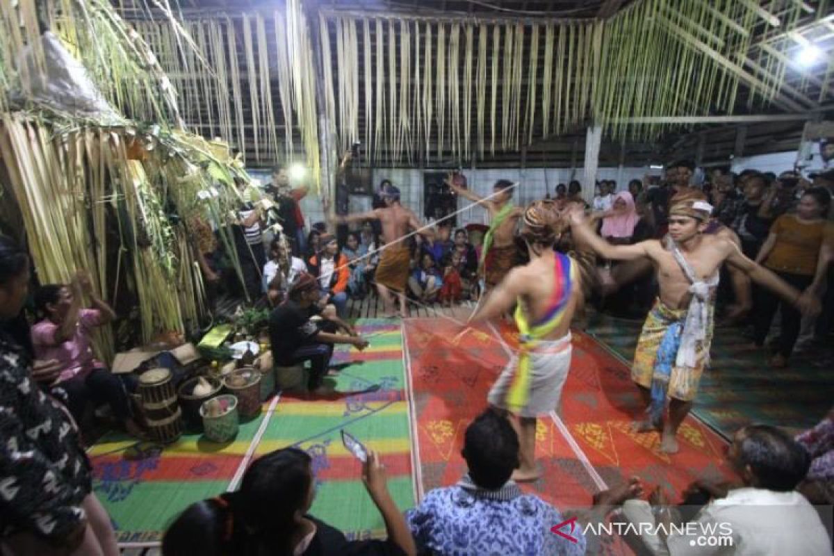 Kapuas Hulu tampilkan Tari Manyarung Suku Dayak di Jakarta