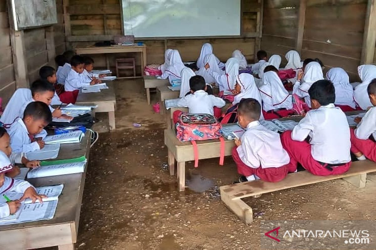 Jam pelajaran sekolah di Pekanbaru ditambah usai libur bencana asap