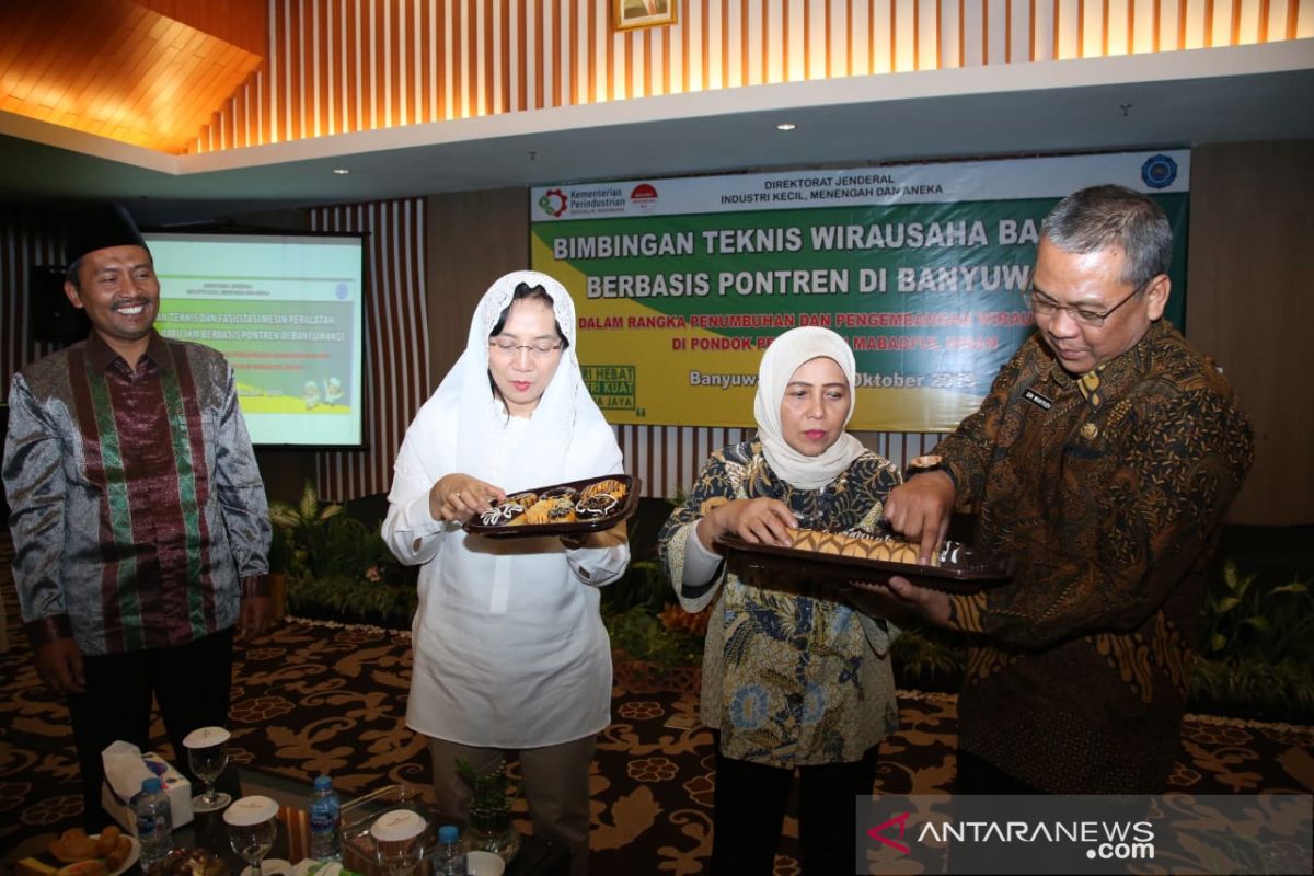 Cetak wirausaha muda, Kementerian Perindustrian latih santri Banyuwangi pengolahan roti