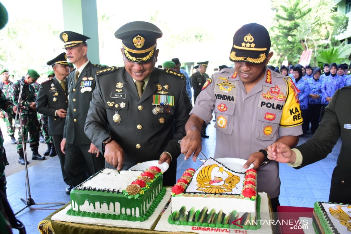 Kapolres Samarinda beri kejutan Korem setelah upacara HUT TNI