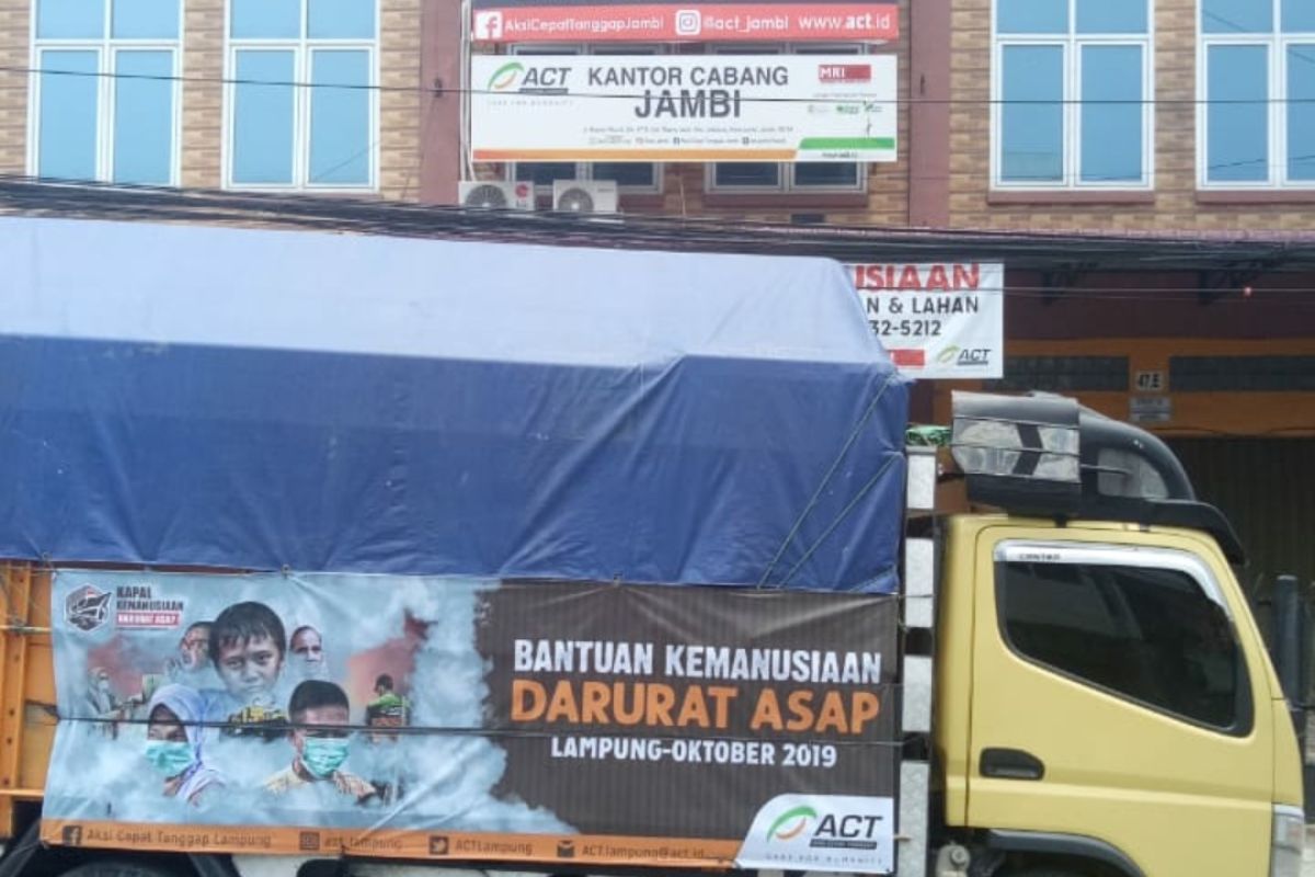 Truk Kemanusiaan ACT Lampung tiba di Jambi