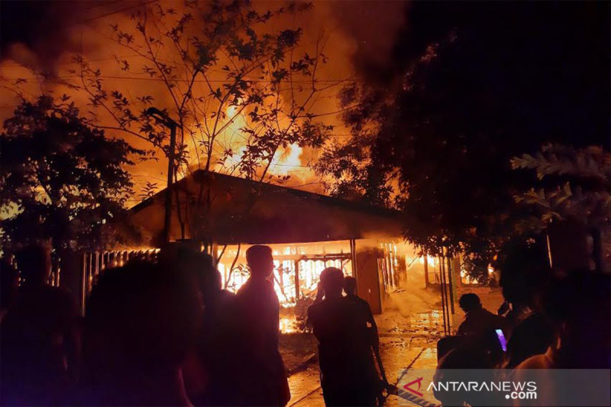 Dua buah rumah di Muara Teweh  terbakar