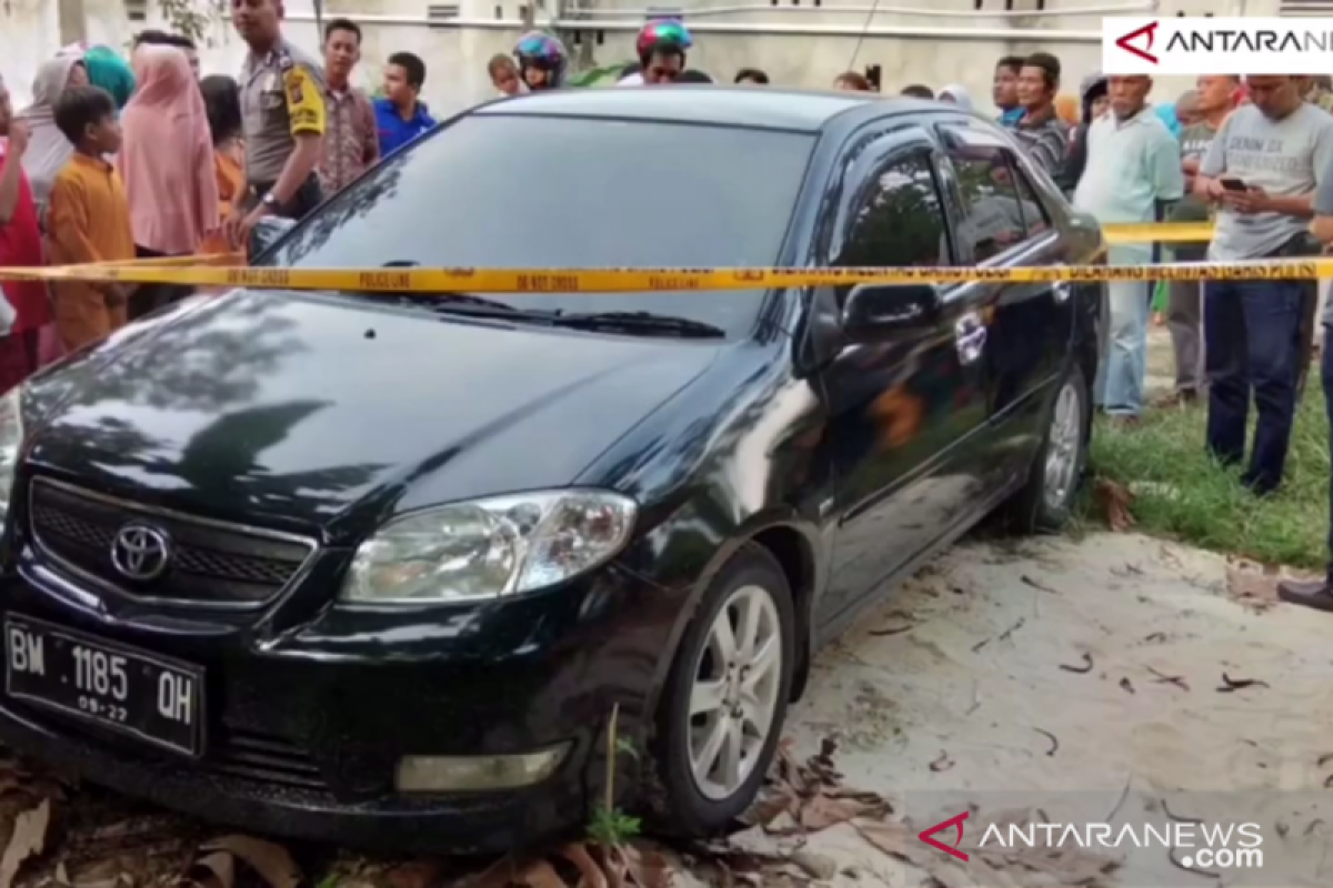 Warga Pekanbaru dihebohkan penemuan mayat dalam mobil