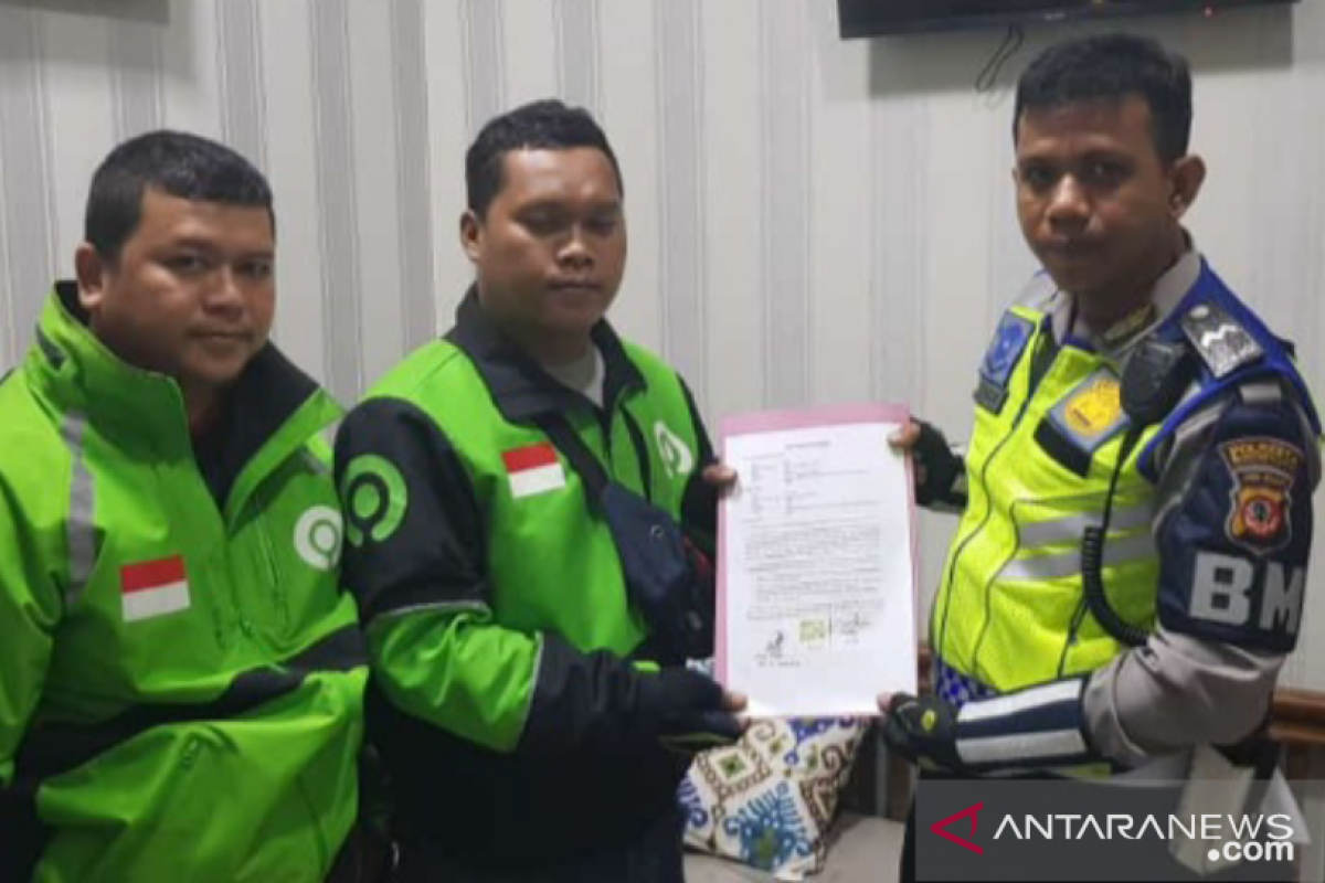 Polisi 'tendang' pengemudi ojek online dimutasi