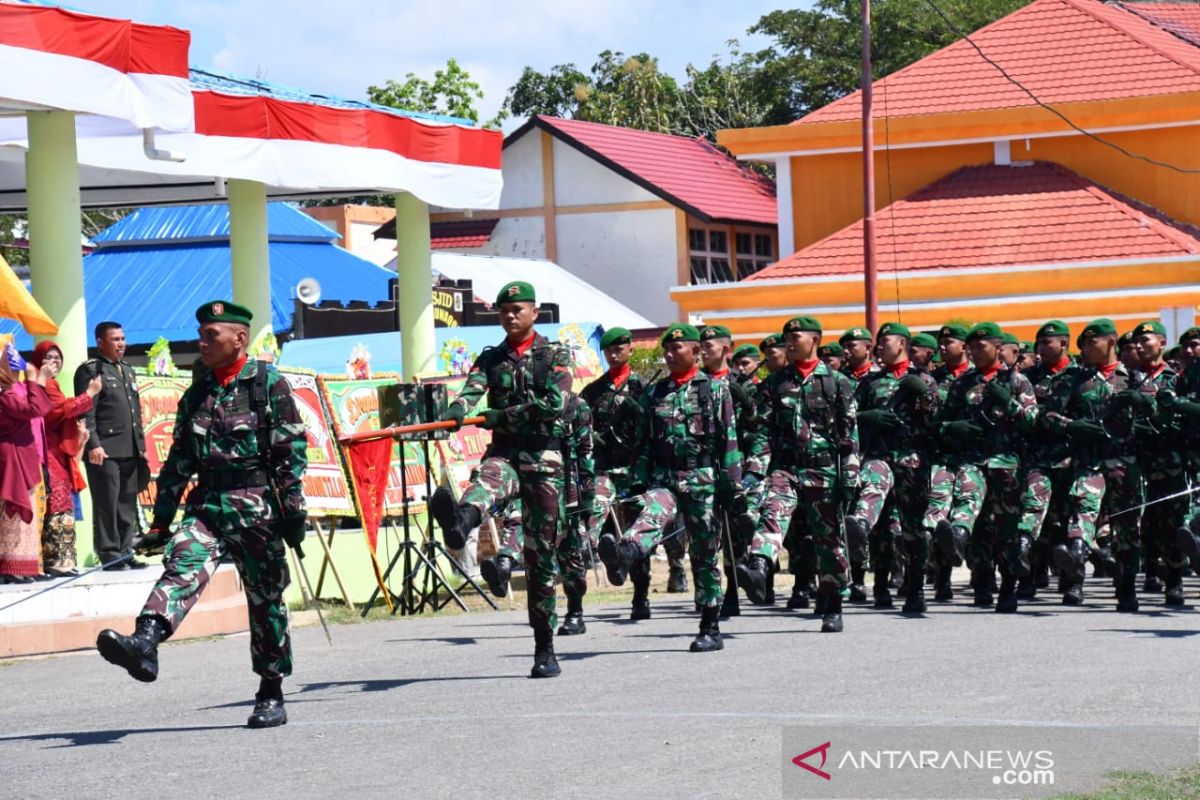 Parade dan defile mewarnai HUT TNI di Gorontalo