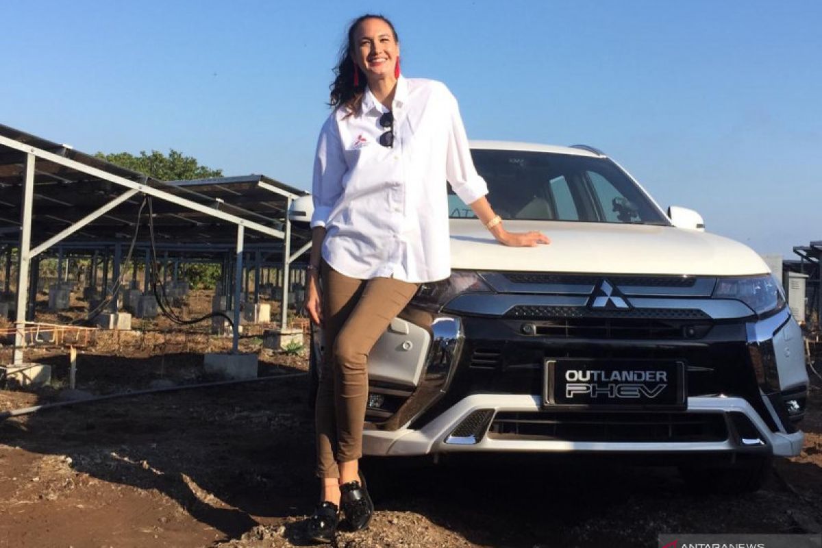 Nadine Chandrawinata: Traveling cara terbaik mengenal orang