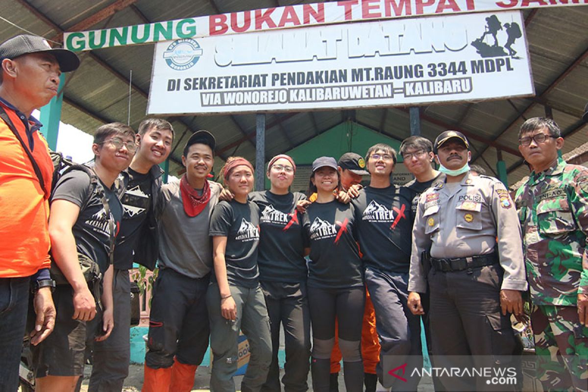 Tujuh WNA Singapura yang terjebak kebakaran Gunung Raung selamat