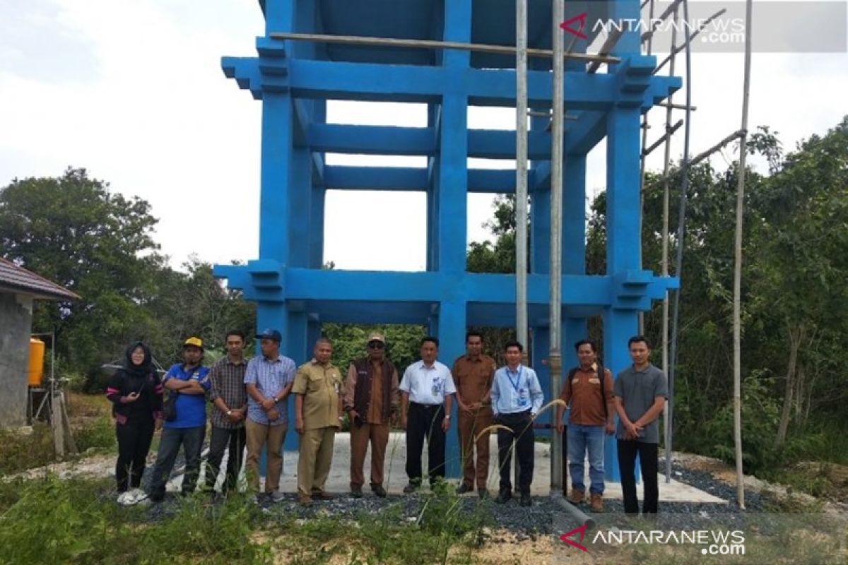 Indocement suplai air bersih ke tangki Pasimas warga Kotabaru