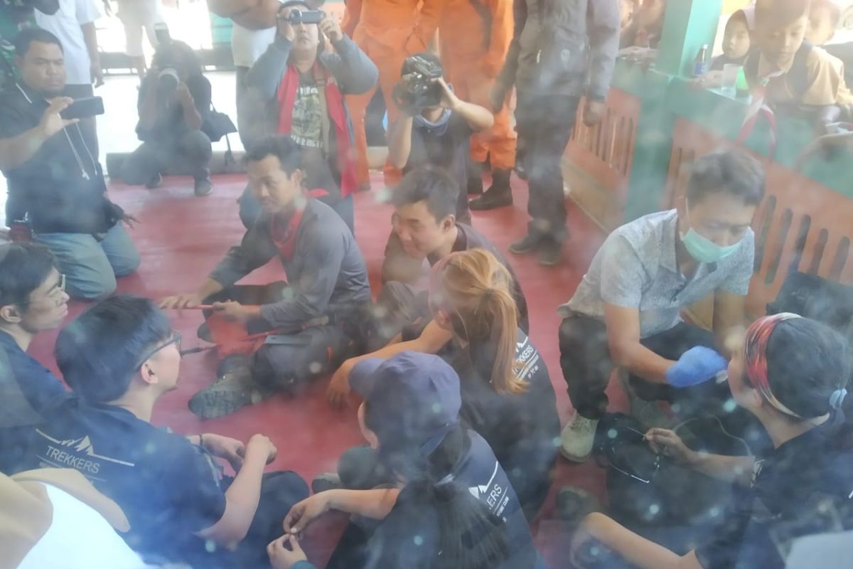 Tujuh pendaki Singapura terjebak kebakaran Gunung Raung selamat