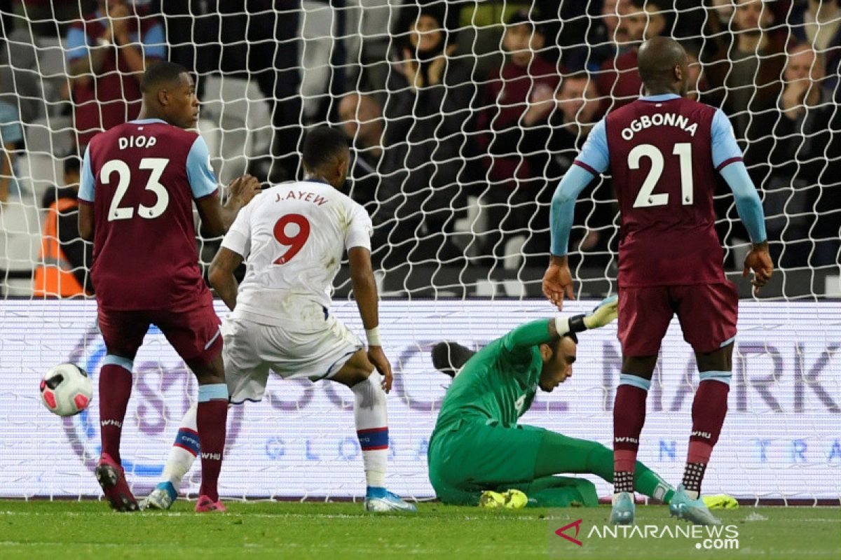 Crystal Palace tundukkan West Ham 2-1