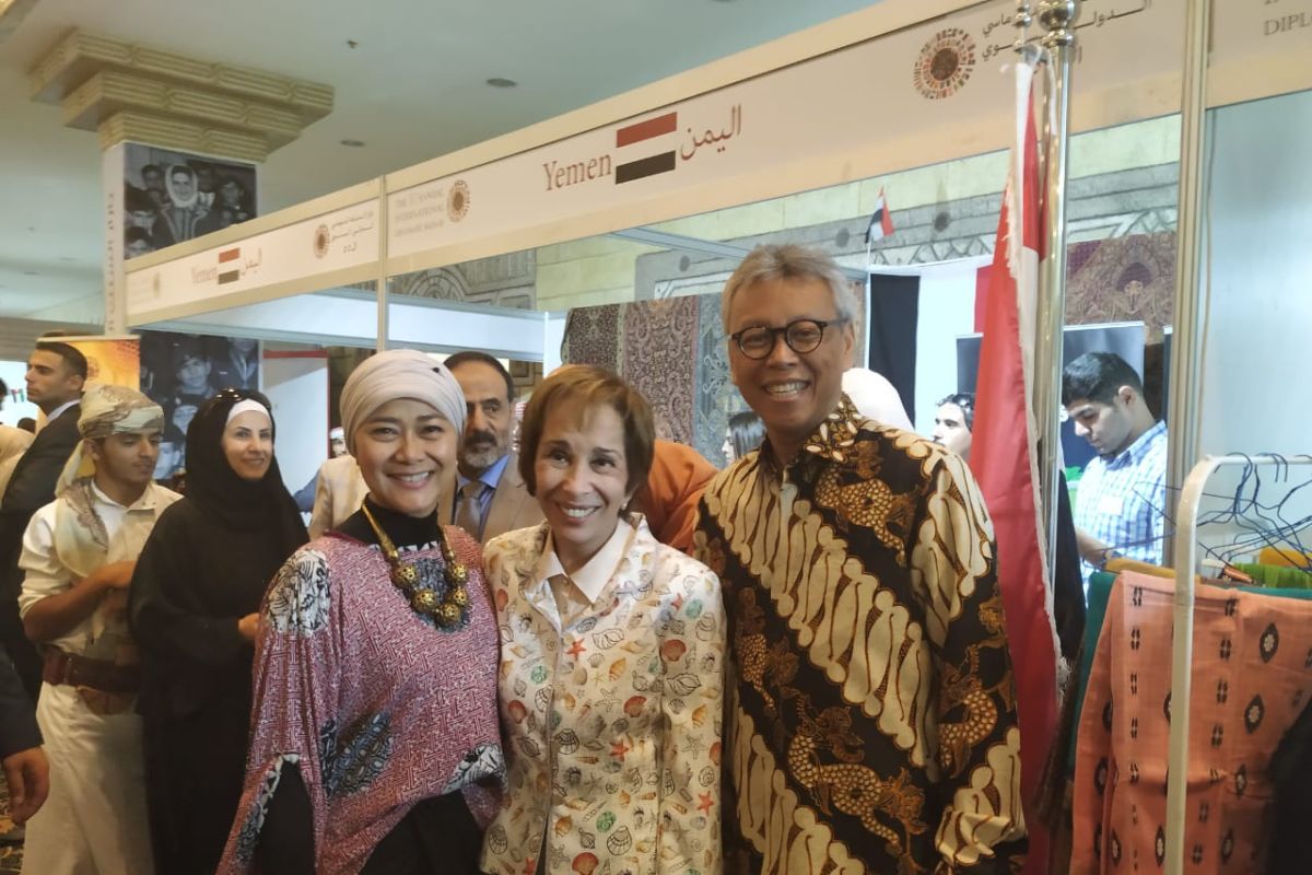 Bazaar Diplomatik Internasional di Yordania bernuansa batik Indonesia