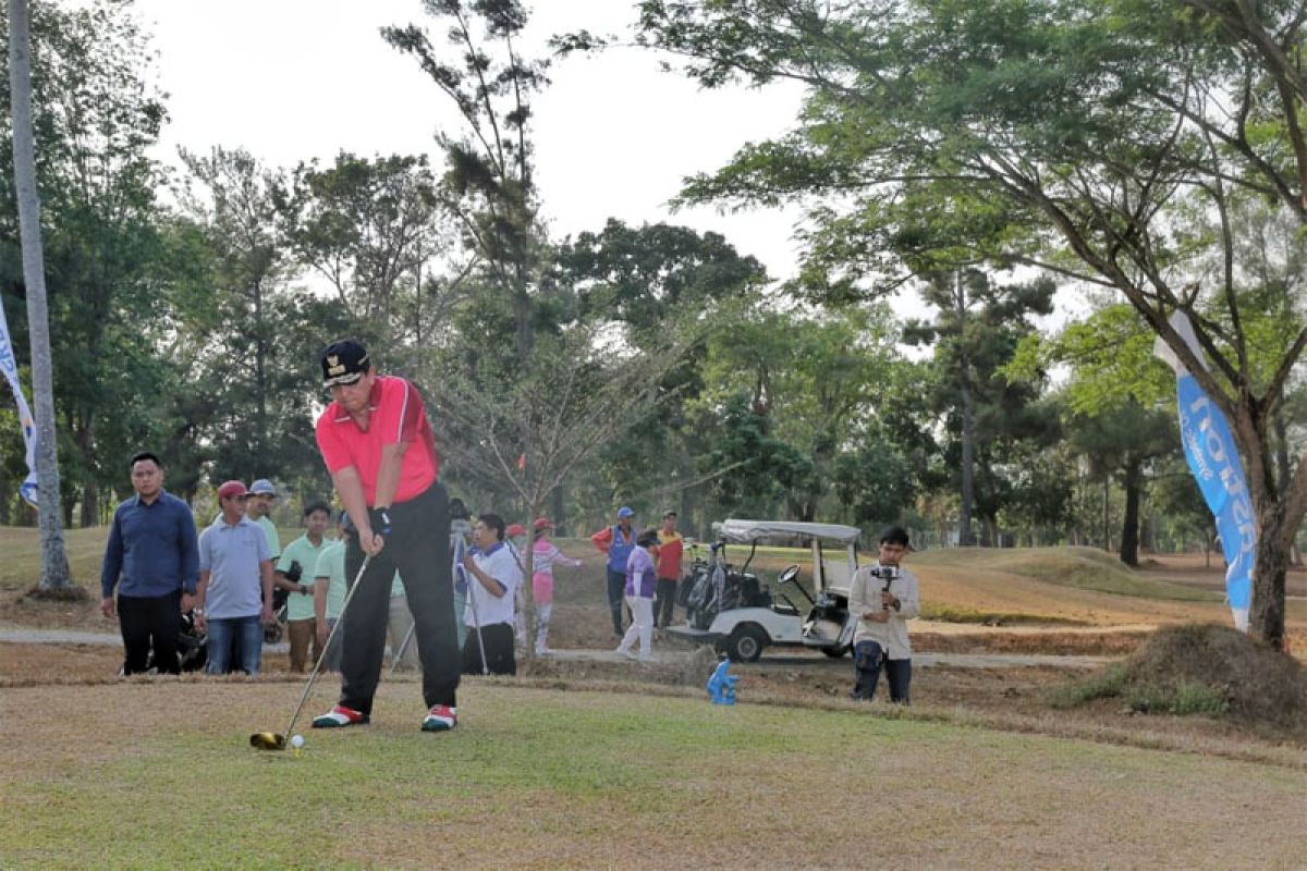 Gubernur Arinal Djunaidi Membuka Turnamen Golf Terbuka Lampung Post 2019
