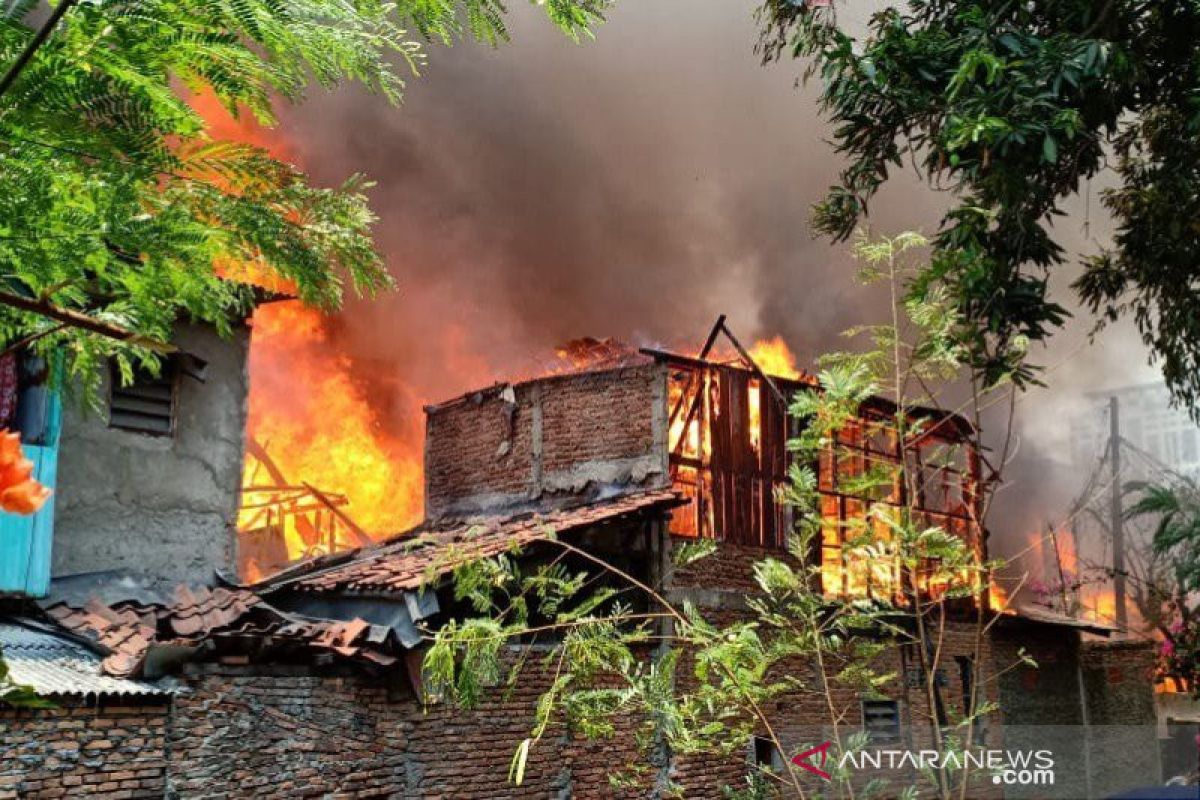 Terjadi kebakaran rumah di Taman Sari
