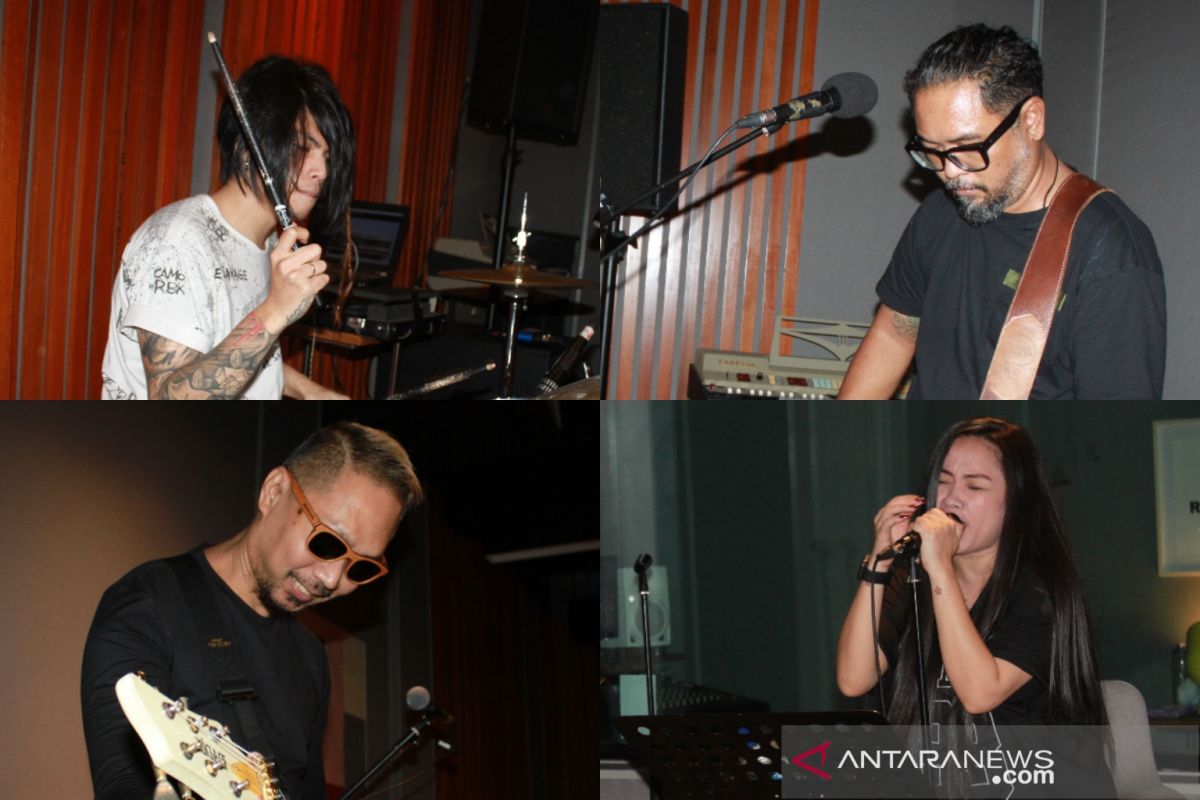 Cerita kebangkitan Cokelat, album #LIKE! dan konsistensi konsep rock