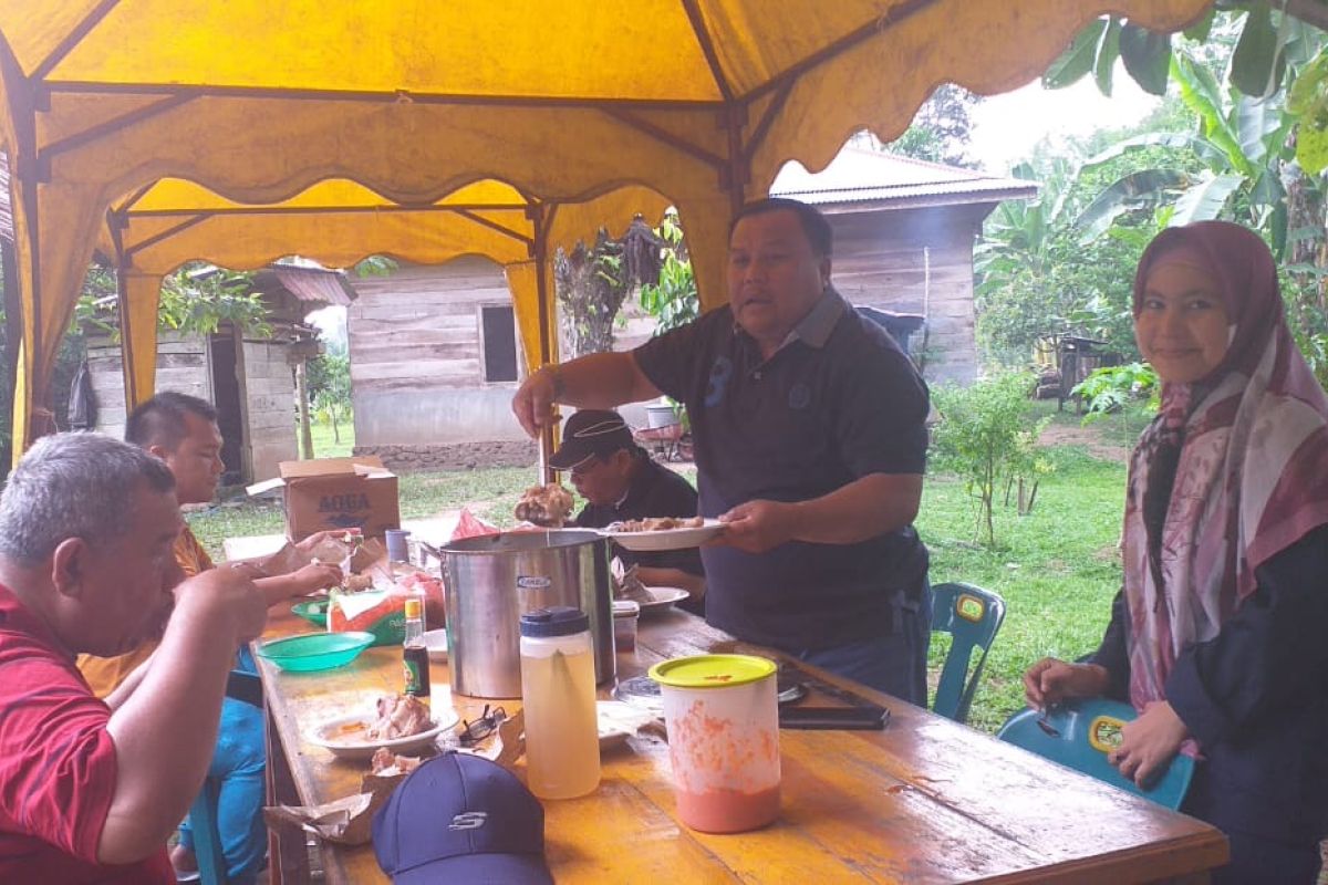 Beginilah cara Wali Kota Sibolga melayani stafnya di luar jam kerja