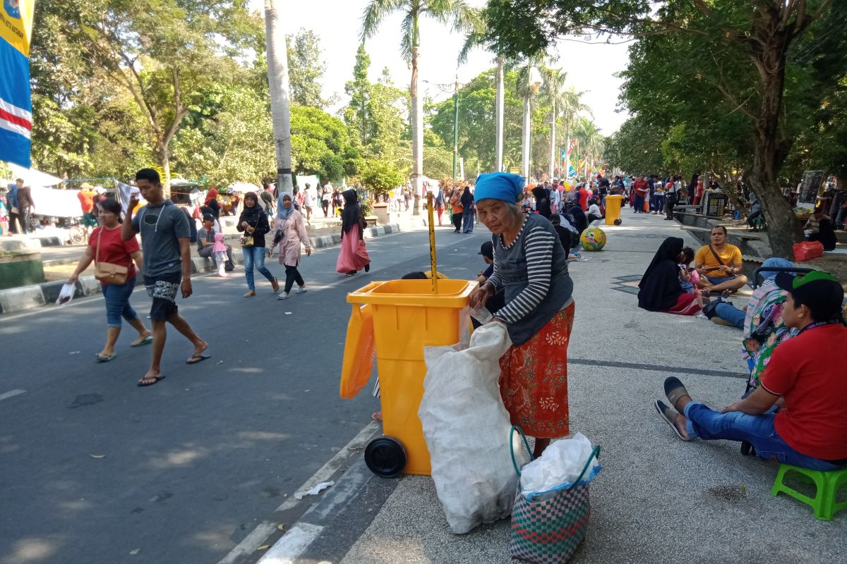 Pemkot Mataram siapkan tong sampah di Jalan Udayana