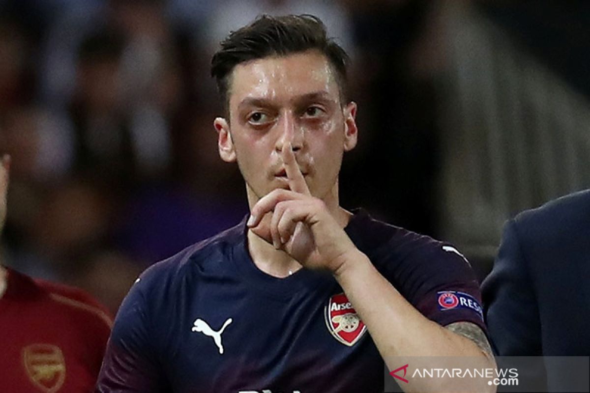 Mesut Ozil ingin bela Arsenal sampai 2021