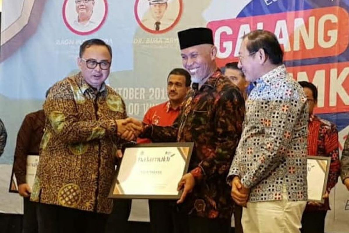 Berhasil kembangkan UMKM, Padang terima penghargaan Natamukti