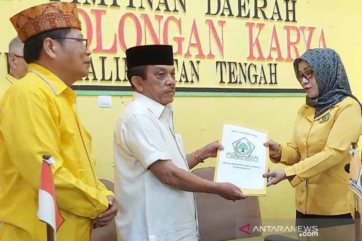 Abdul Razak orang pertama mendaftar di Golkar sebagai bacagub Kalteng