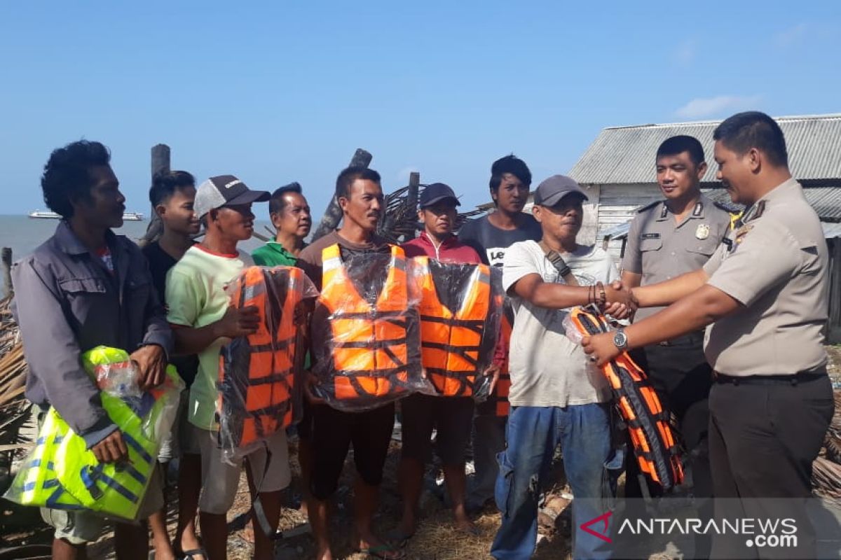 Satpolair Bangka Barat sosialisasi pola tangkap ikan ramah lingkungan