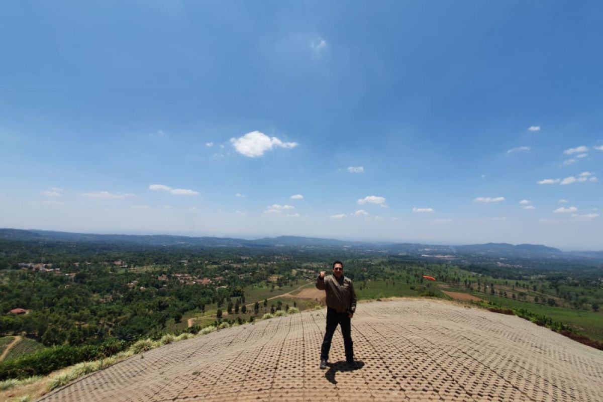 Disparbud Jabar siap jadikan Bukit Santiong, Subang objek wisata pencinta paralayang