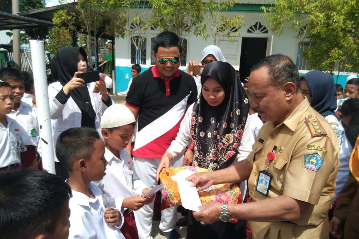 Dukcapil Kendari Mulai Salurkan Kartu Identitas Anak