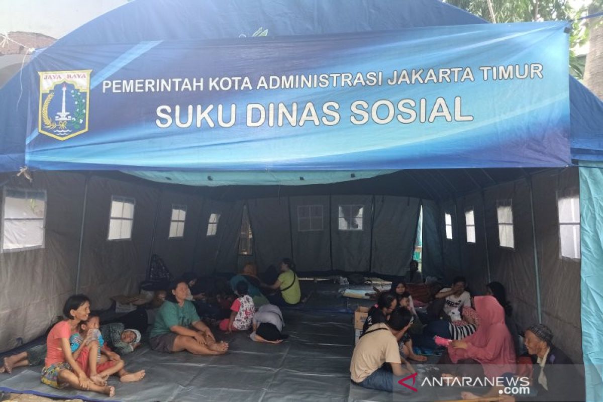 Korban kebakaran Rawabunga mulai perbaiki rumah