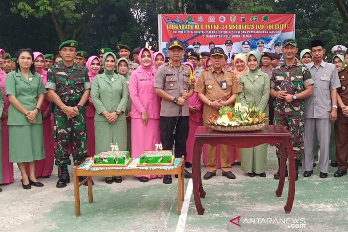 Bupati HST hadiri HUT ke-74 TNI