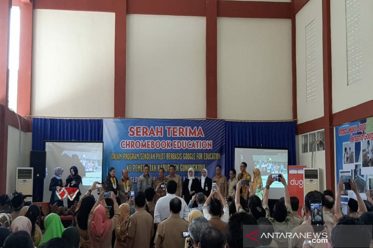 SMP Karangmojo Gunung Kidul menerapkan Google bidang pendidikan
