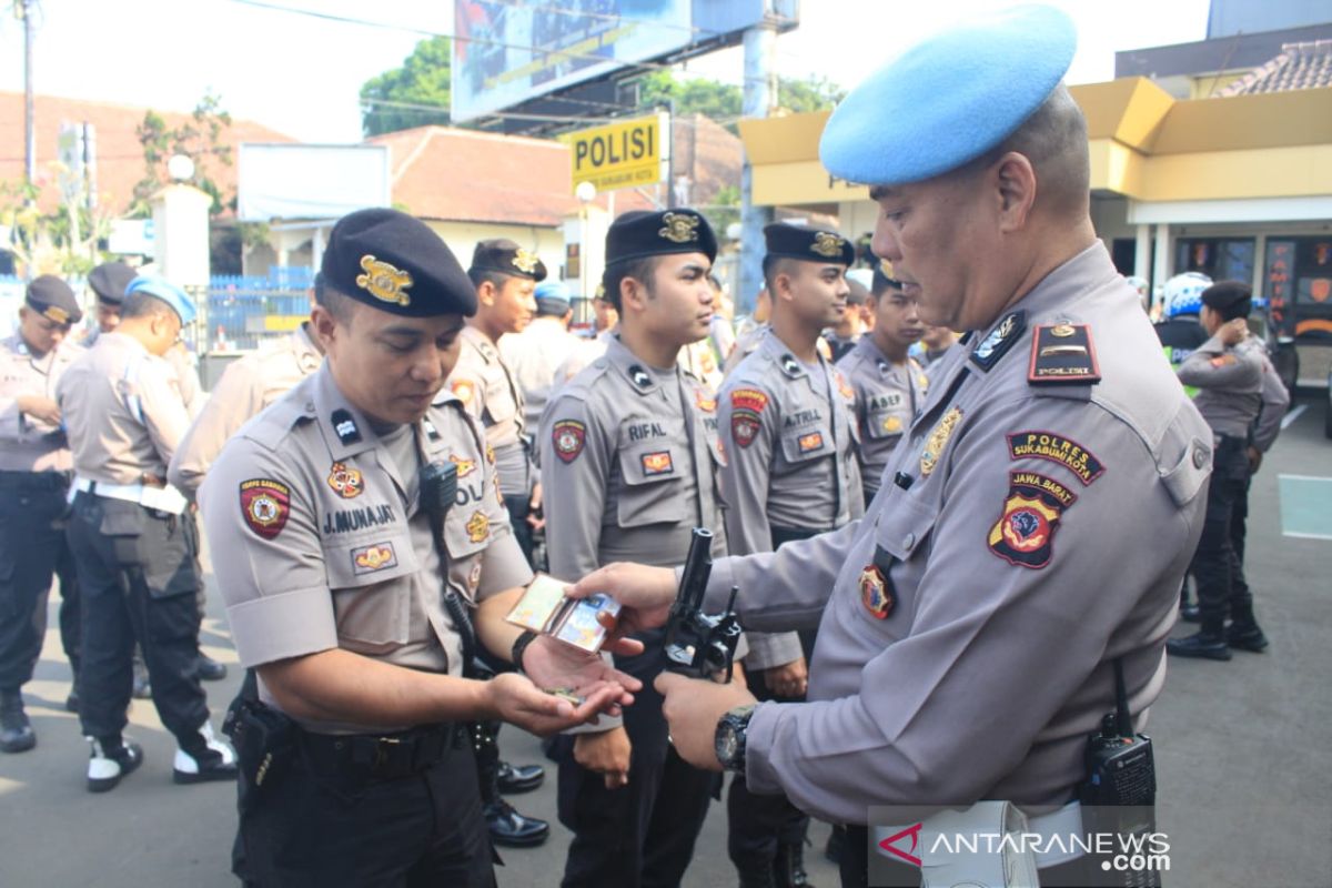 Provost dan Paminal Polres Sukabumi Kota lakukan sidak anggota polisi