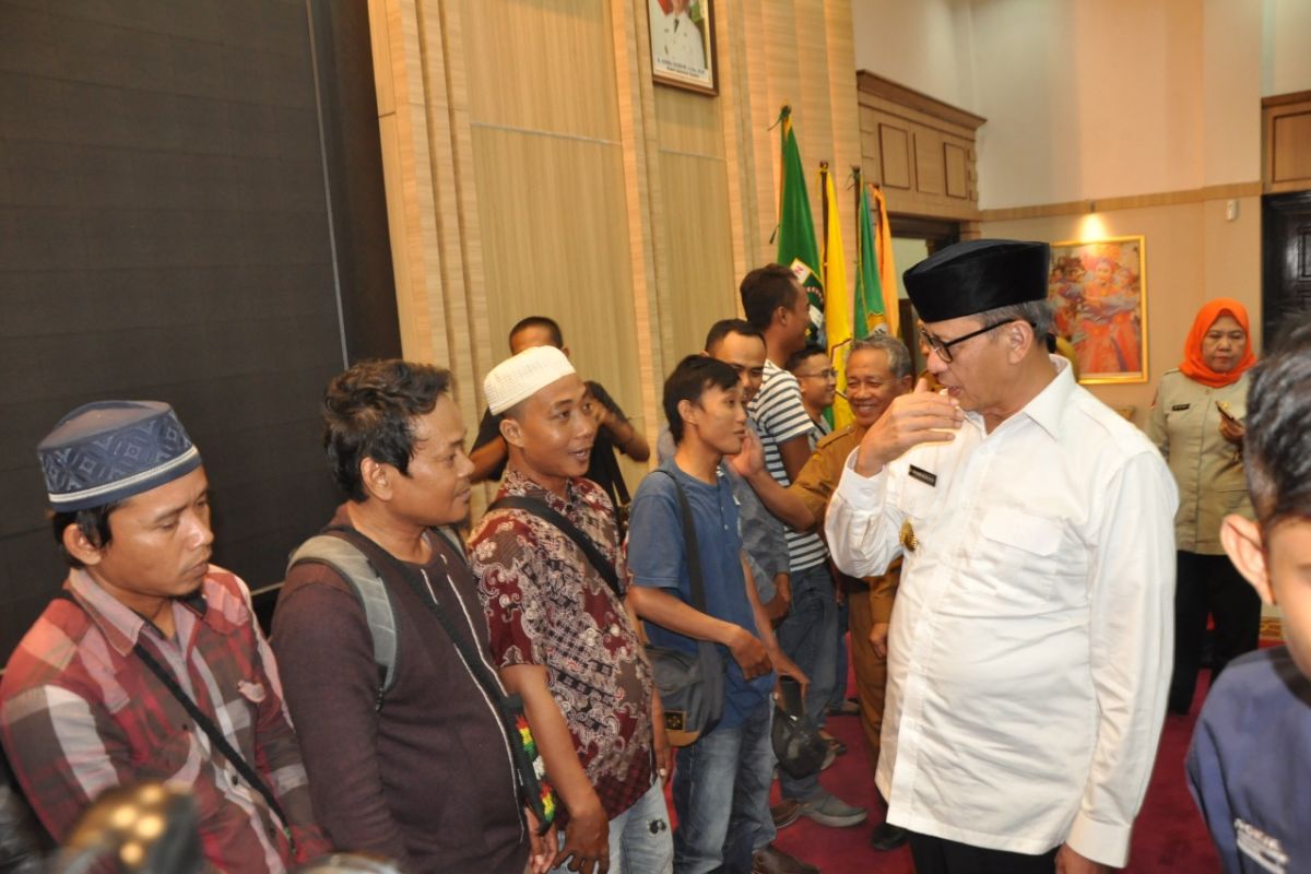 Kedatangan 30 warga Banten dipulangkan dari Papua diterima Gubernur Wahidin