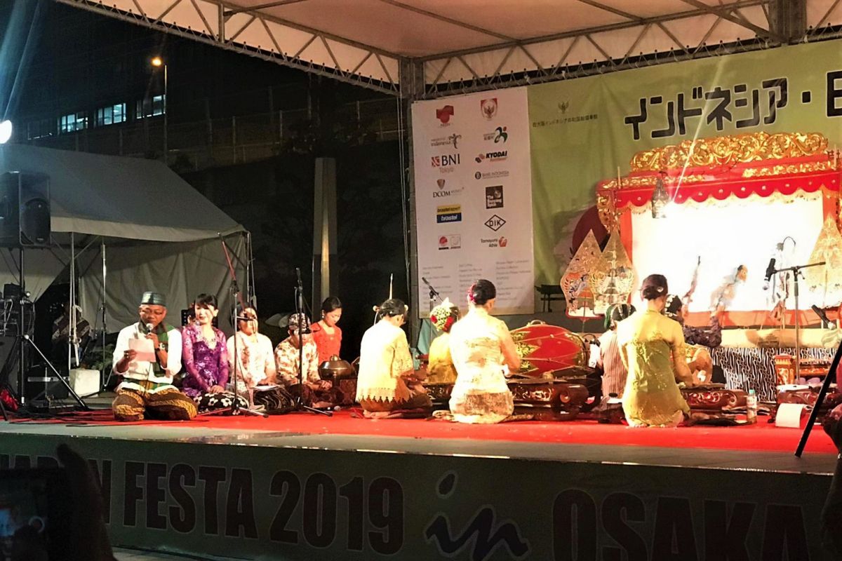 Tari Legong Lasem dan wayang kulit meriahkan festival Indonesia di Osaka