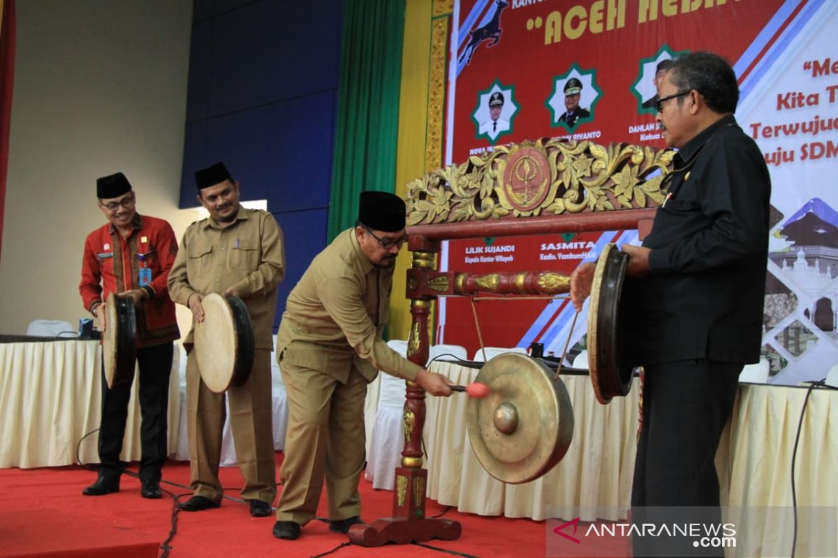 Gubernur: Ciptakan masyarakat sadar hukum dari keluarga dan  desa