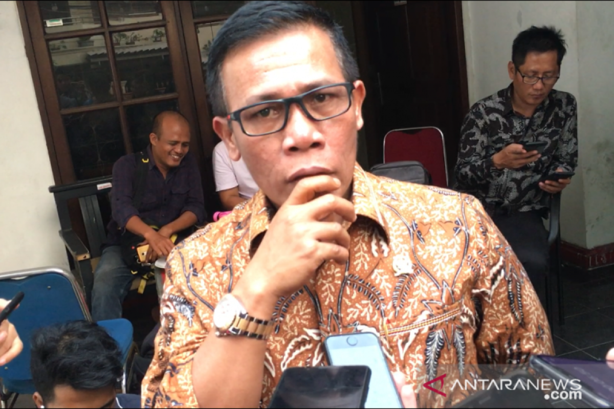 Penyelidik KPK datangi kantor PDIP, Masinton: motif politik