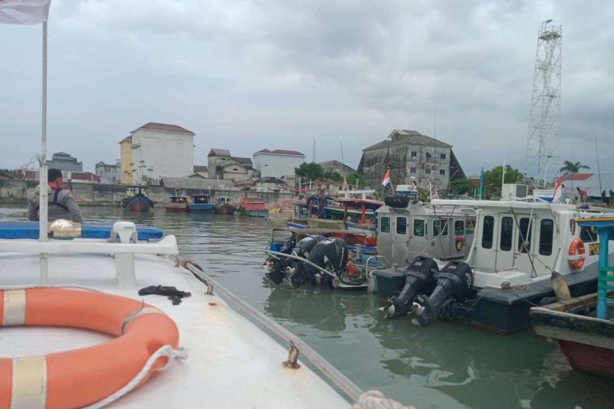 Satpolair Bangka Barat awasi aktivitas kapal nelayan gunakan trawl